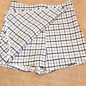 Garage Black and White Skort NWT